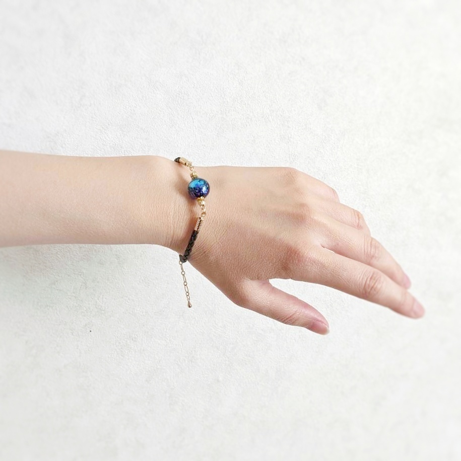 悲劇の夫妻の腕飾り