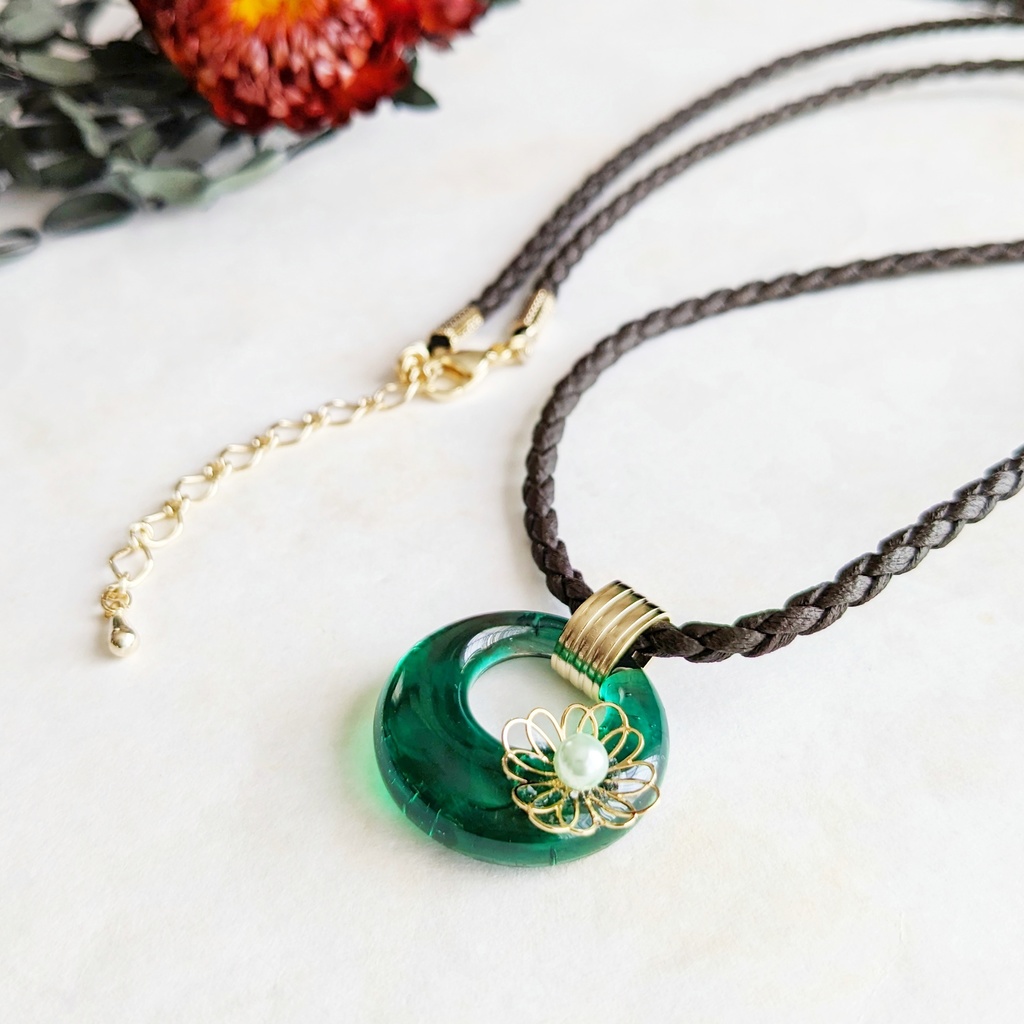 古(いにしえ)の皇后の首飾り