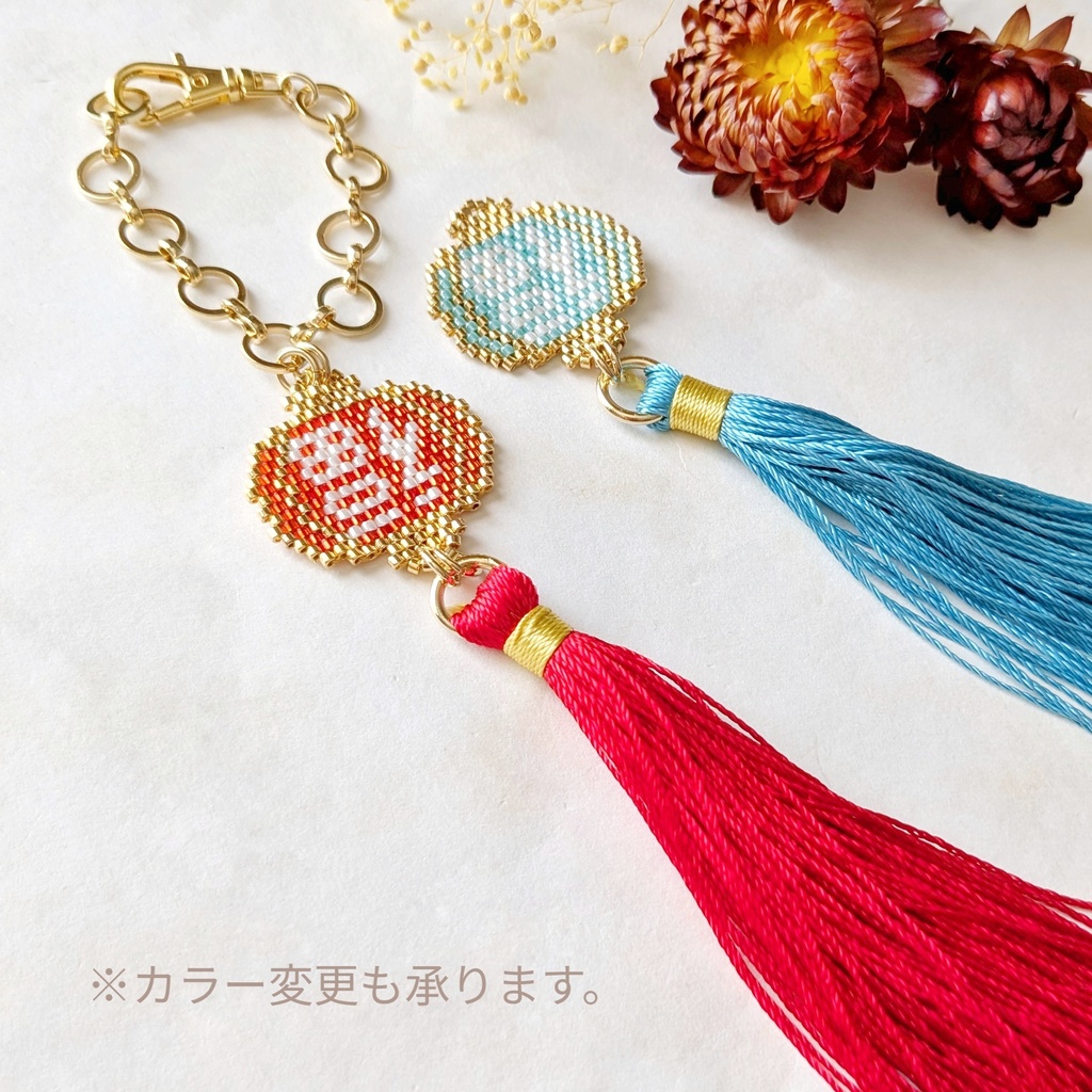 倒福のバッグチャーム