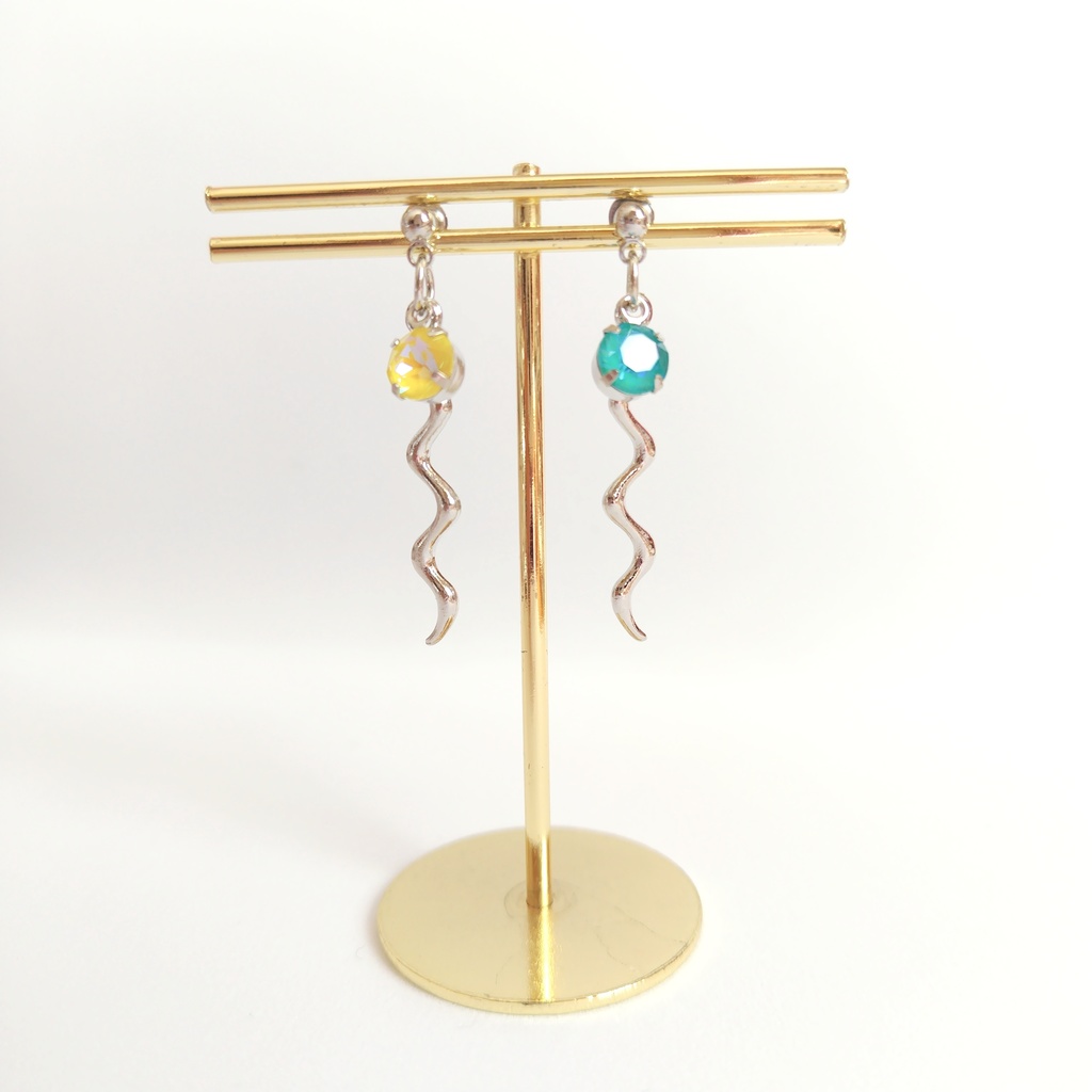 鬼滅の刃 伊黒小芭内 イメージピアス ※イヤリングパーツに交換可