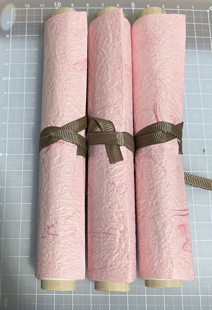 「彼方からの文」ノベルティ(巻き物)