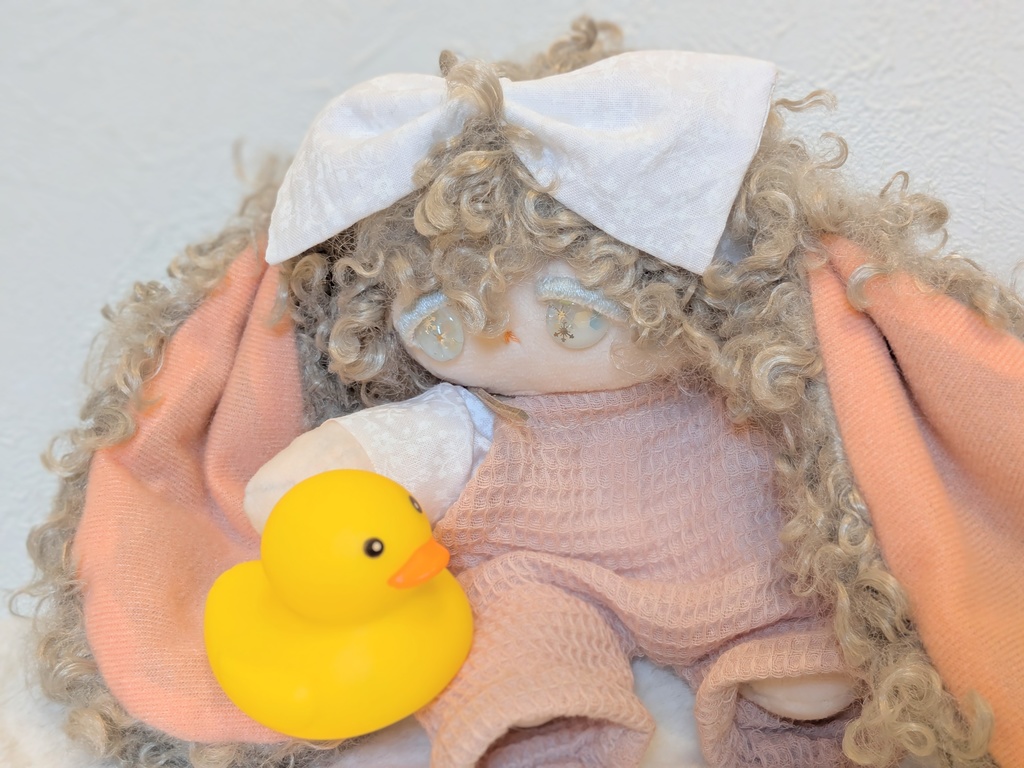 【カボションアイのぬい】グレージュの兎の子