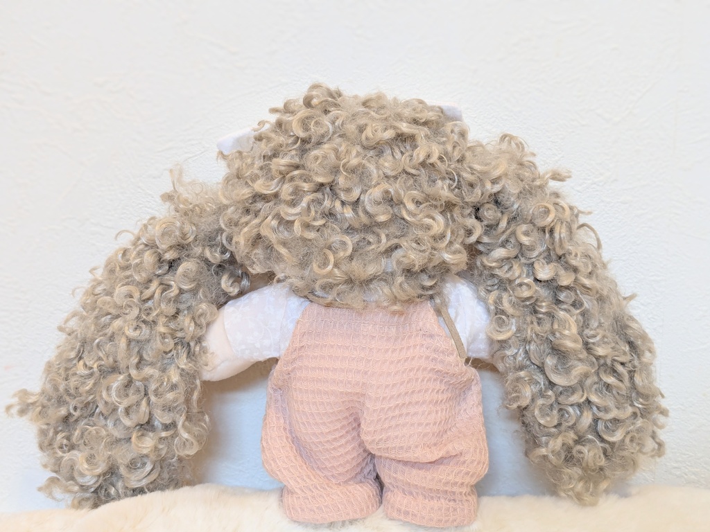 【カボションアイのぬい】グレージュの兎の子