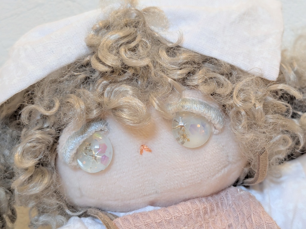 【カボションアイのぬい】グレージュの兎の子