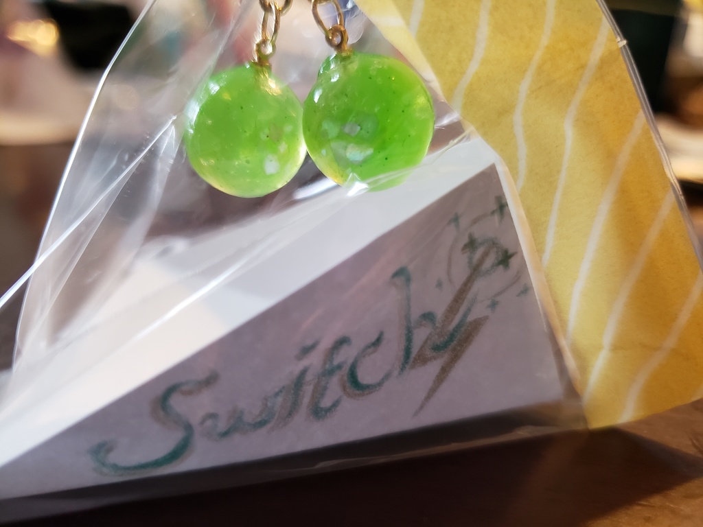 ユニットカラー球ピアス