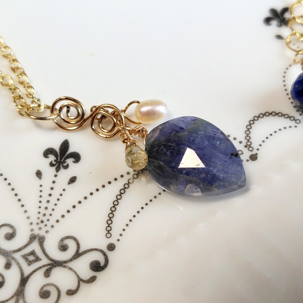 禍イメージネックレス