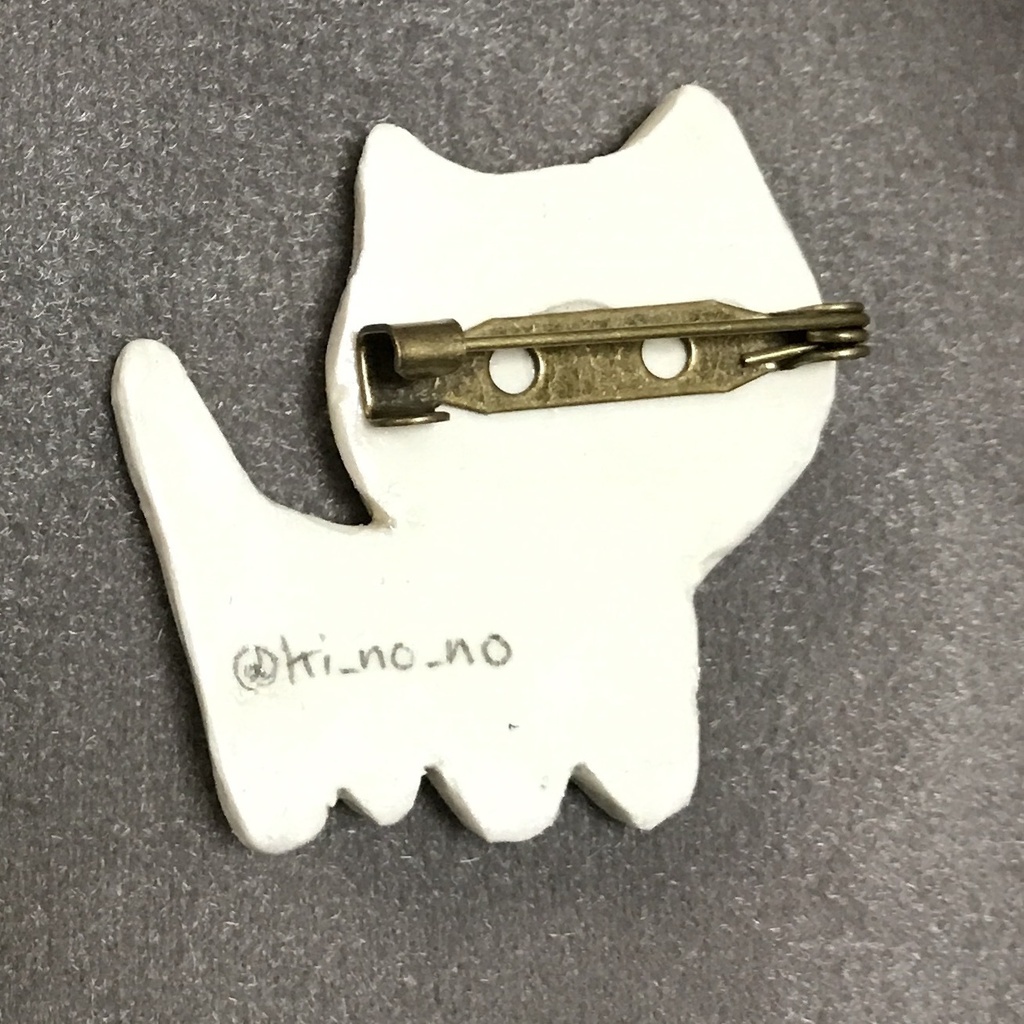 ブローチのねこです。