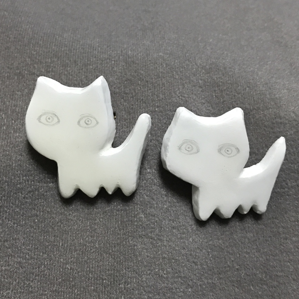 ブローチのねこです。(白)