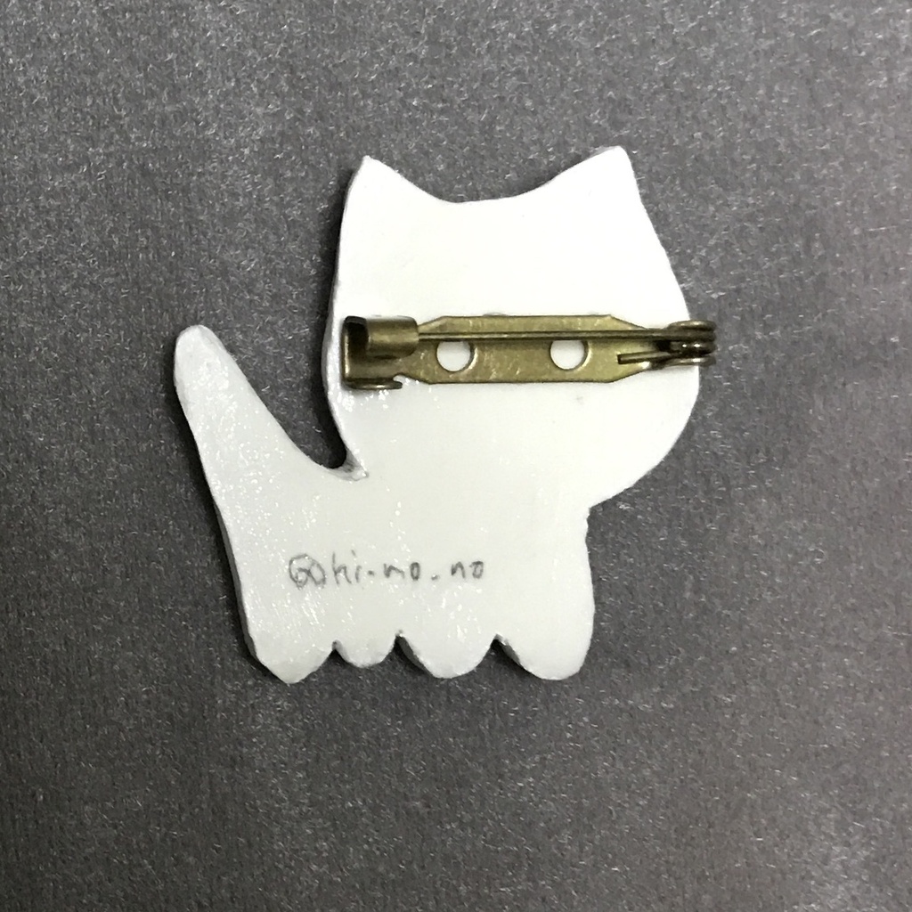 ブローチのねこです。(白)