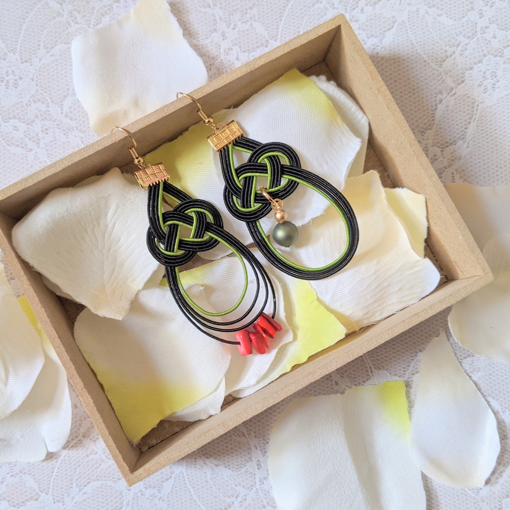 アシンメトリ水引ピアス