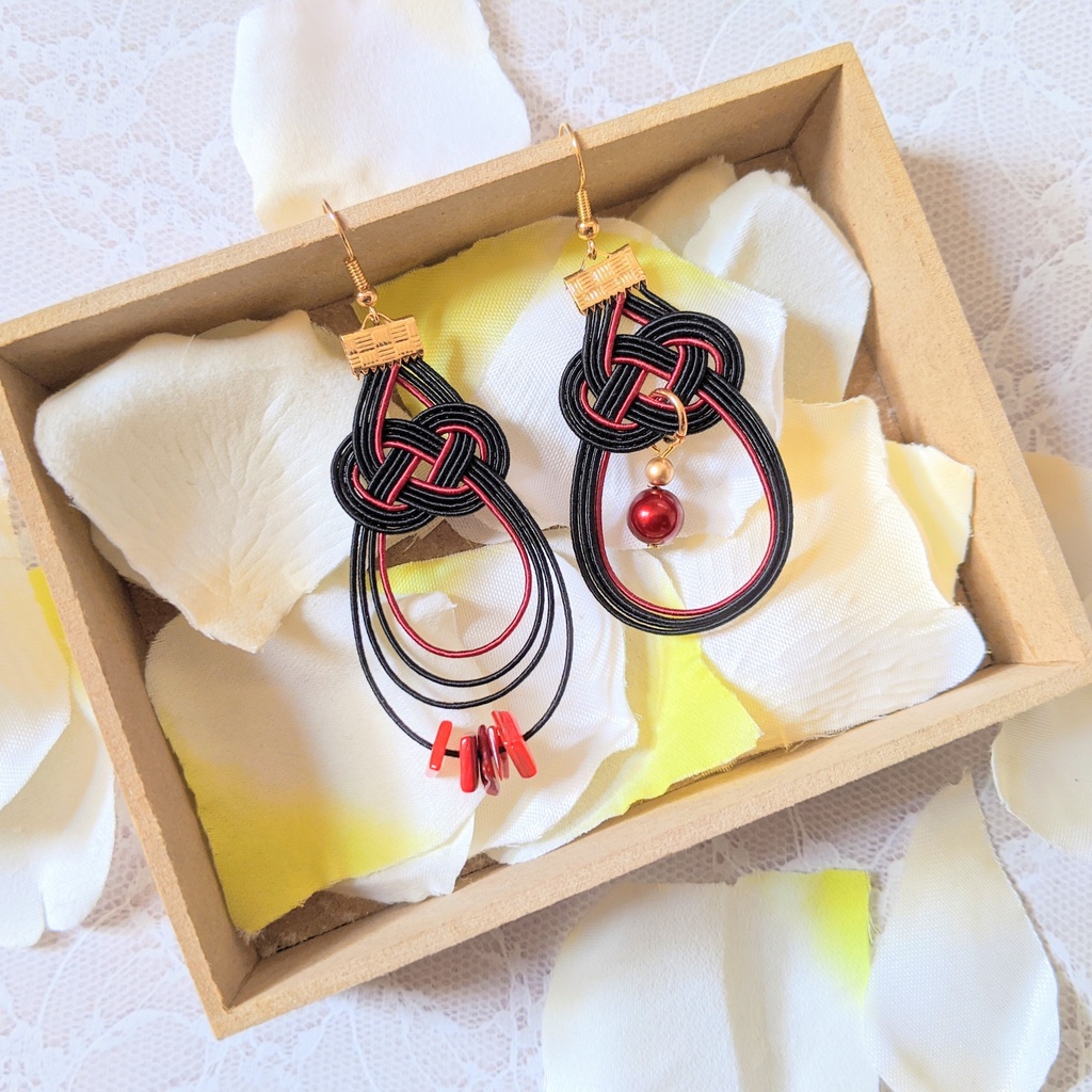 アシンメトリ水引ピアス