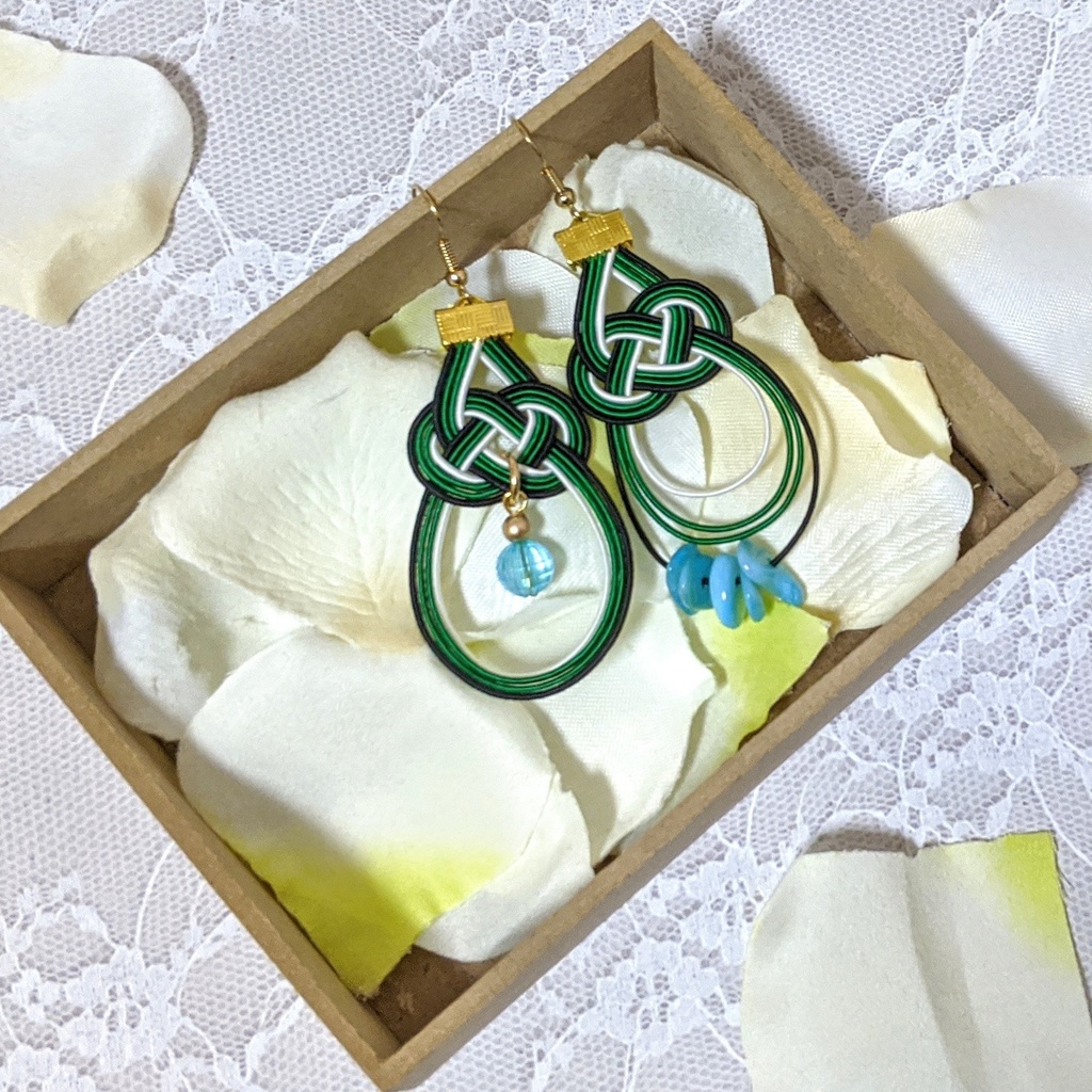 アシンメトリ水引ピアス