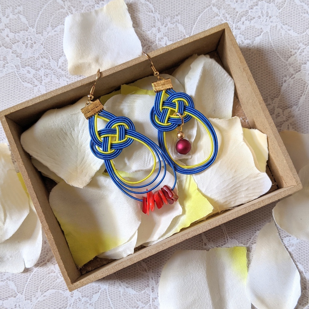 アシンメトリ水引ピアス