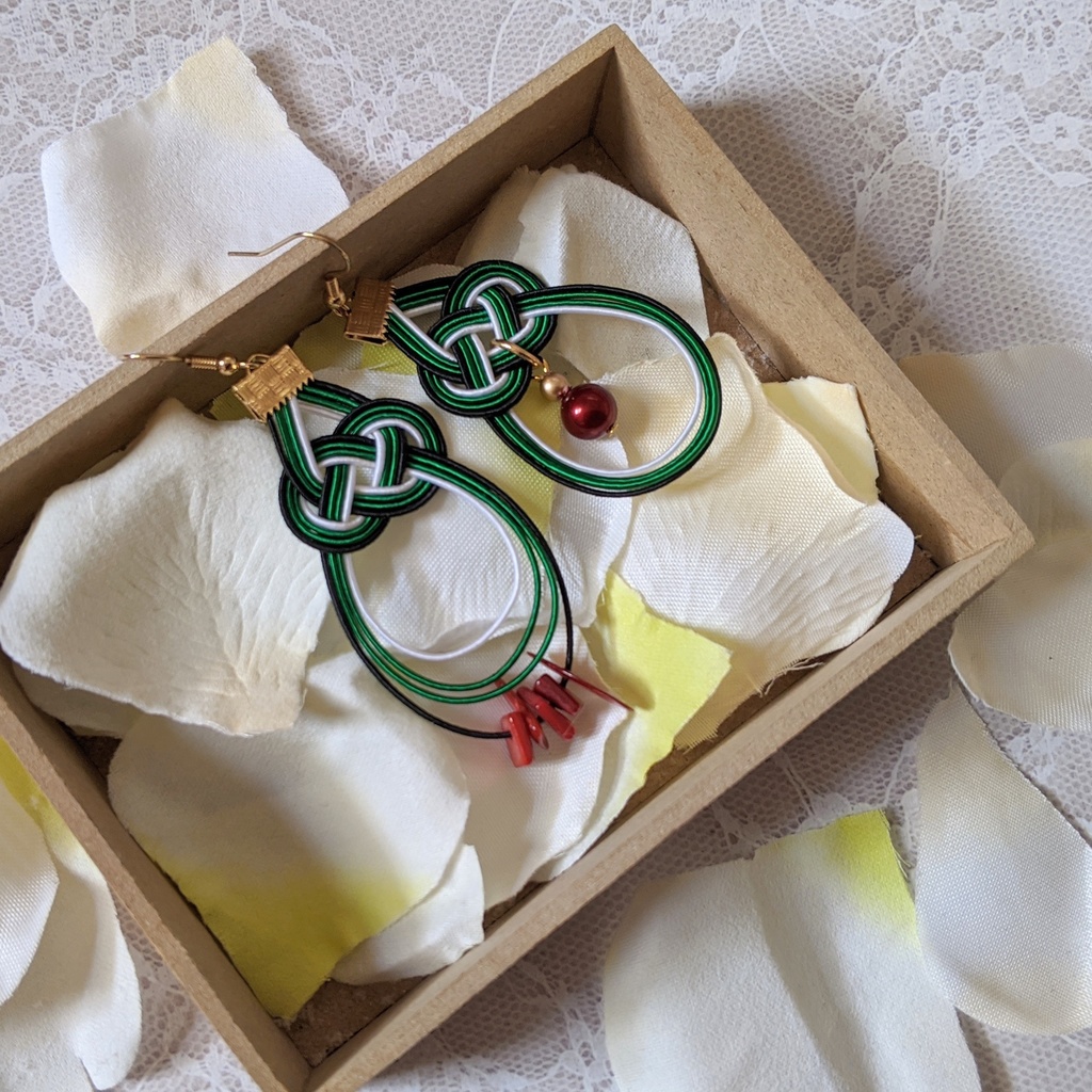 アシンメトリ水引ピアス