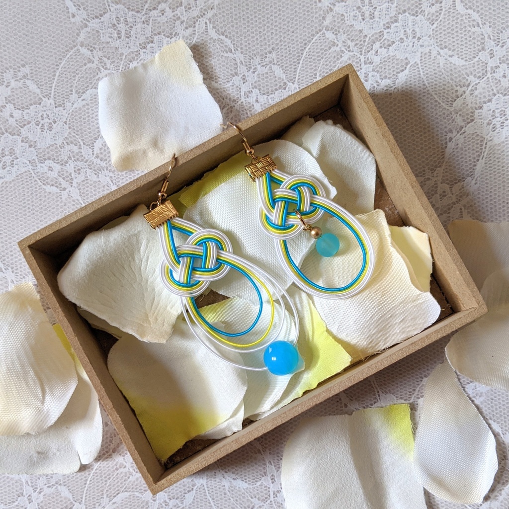 アシンメトリ水引ピアス