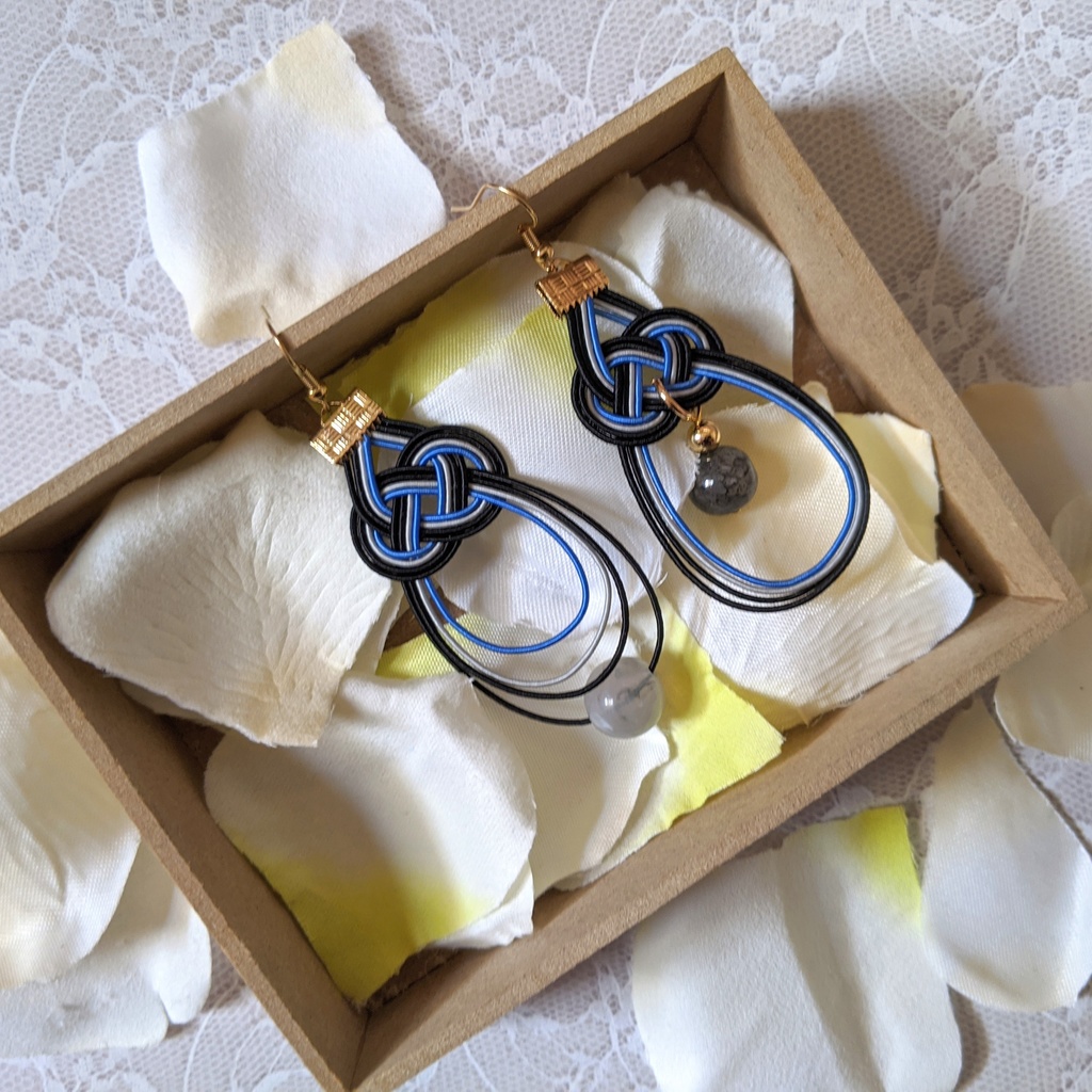 アシンメトリ水引ピアス