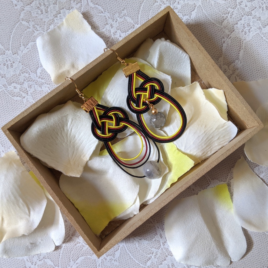 アシンメトリ水引ピアス