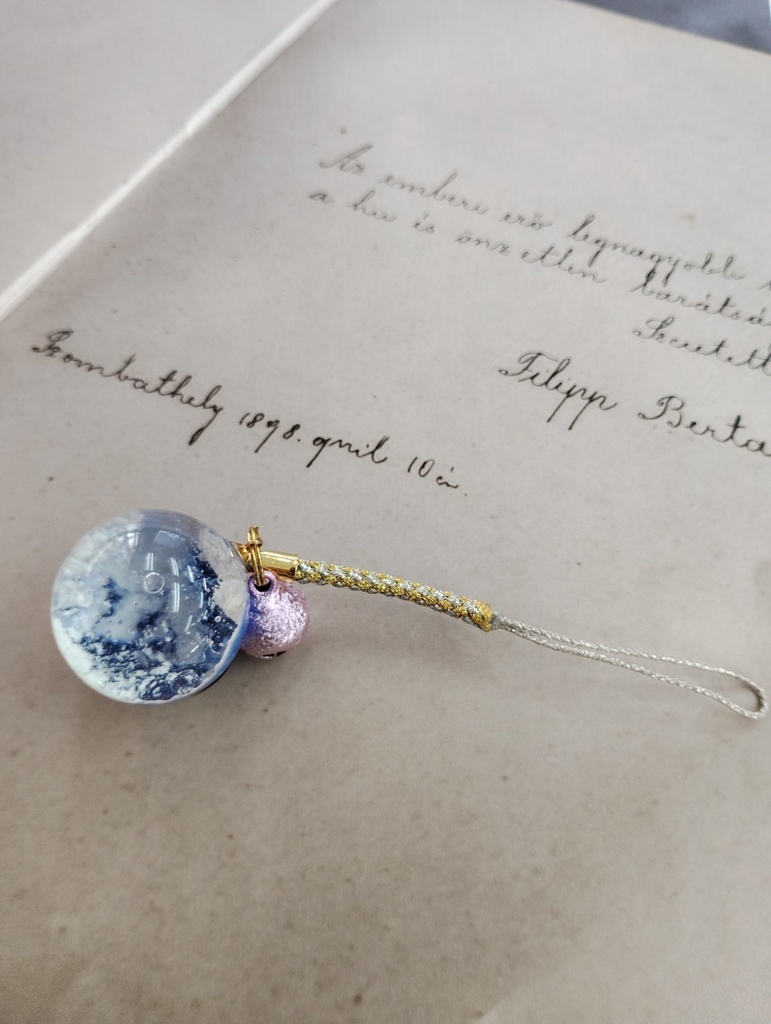 お気に入りの青空を見つける空玉根付【大】