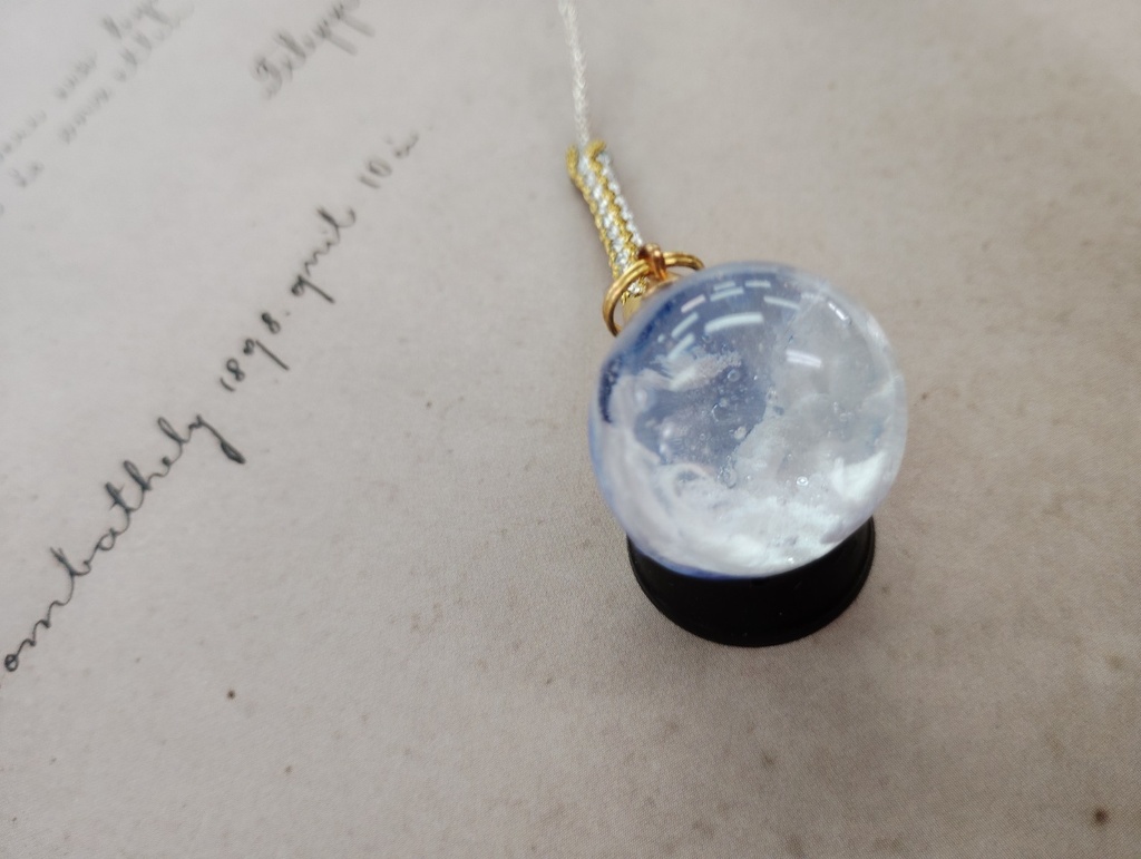 お気に入りの青空を見つける空玉根付【小】