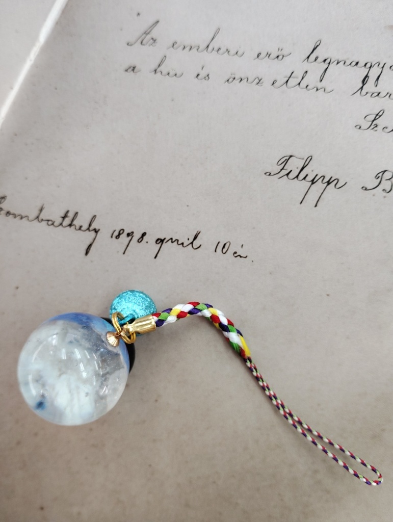 お気に入りの青空を見つける空玉根付【フェイクパール入り・大玉】