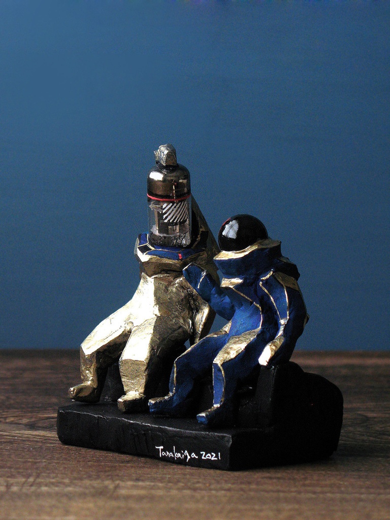 真空管ロボットとその友人像