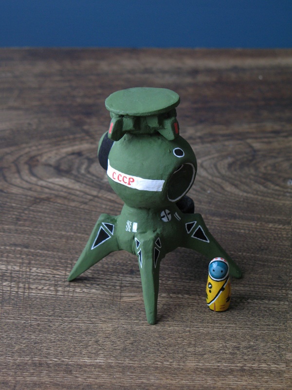 ソビエト月着陸船『LK』の玩具風彫刻