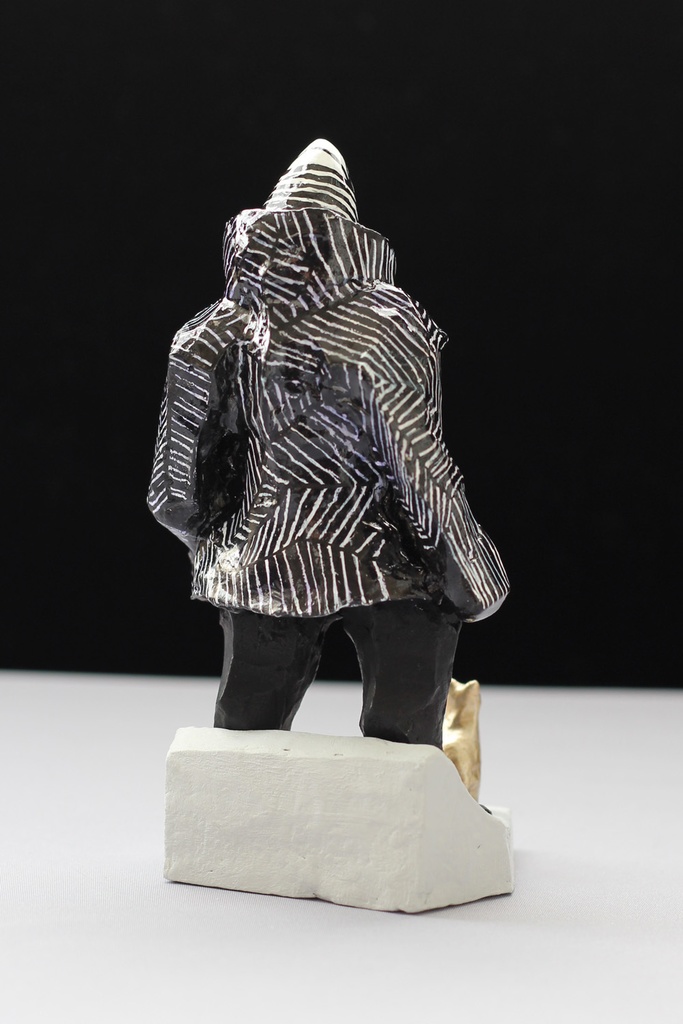 金色の猫とその家来