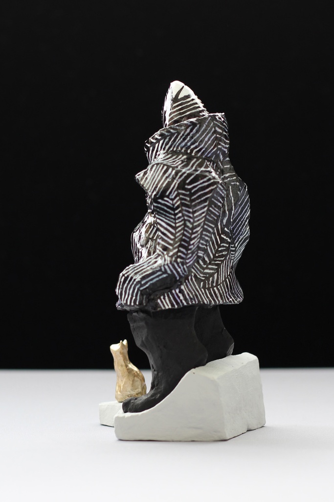 金色の猫とその家来