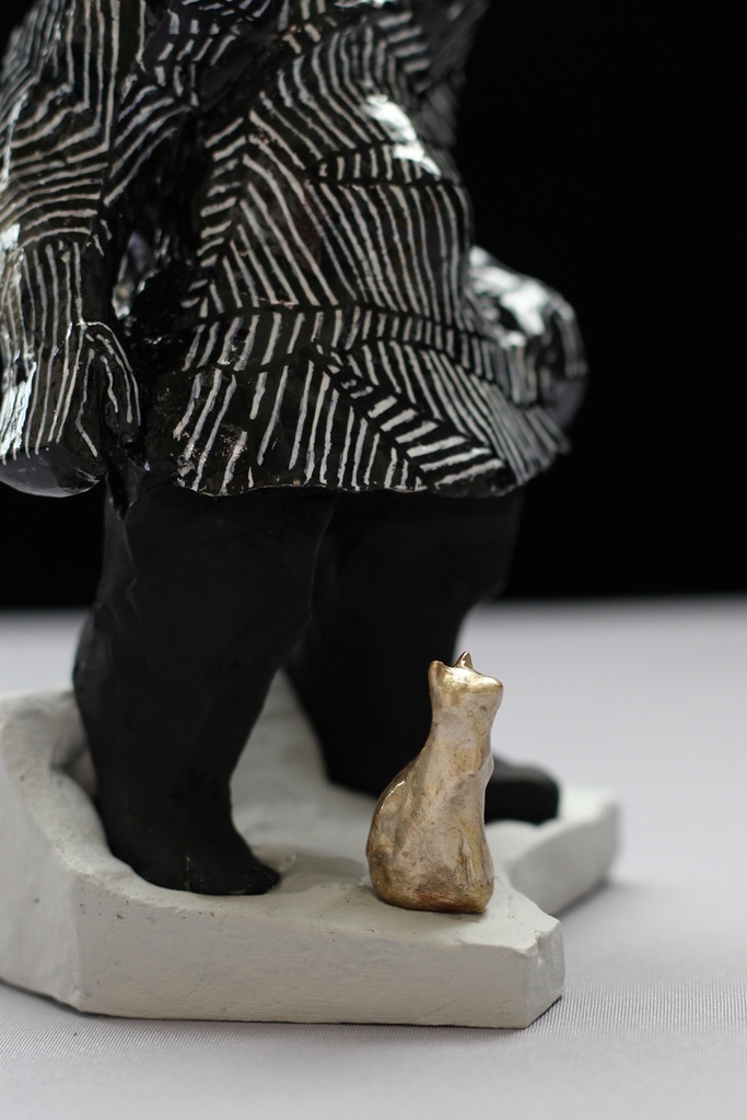 金色の猫とその家来