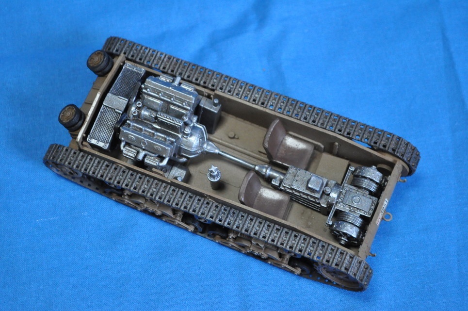 1/35スケール イタリア中戦車カーロ・アルマートM13用エンジン・内装セット