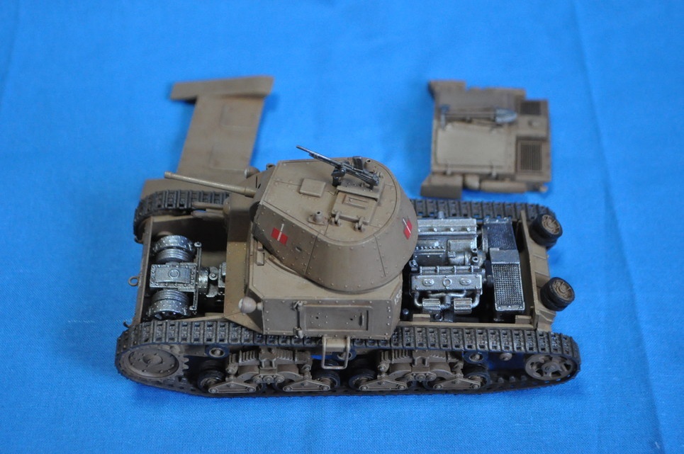 1/35スケール イタリア中戦車カーロ・アルマートM13用エンジン・内装セット