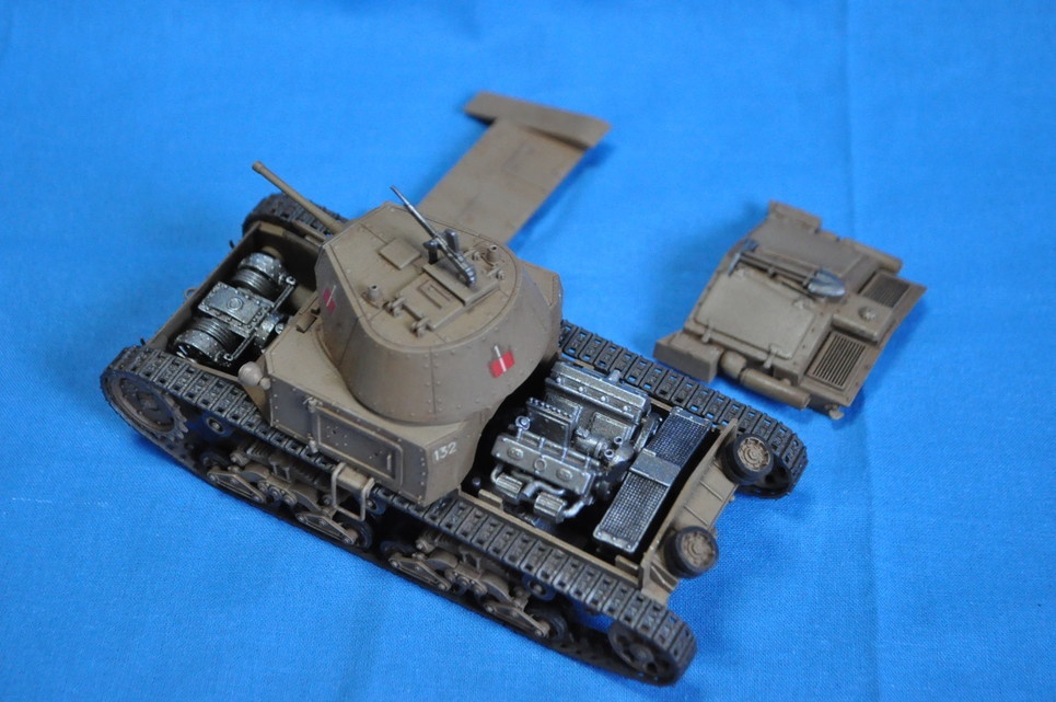 1/35スケール イタリア中戦車カーロ・アルマートM13用エンジン・内装セット