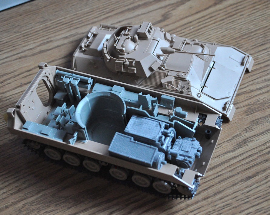 1/35スケール M2ブラッドレー エンジンキット