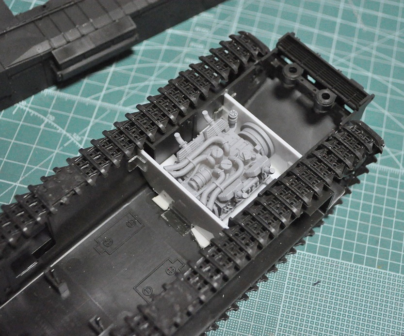1/35スケール チャーチル エンジン キット