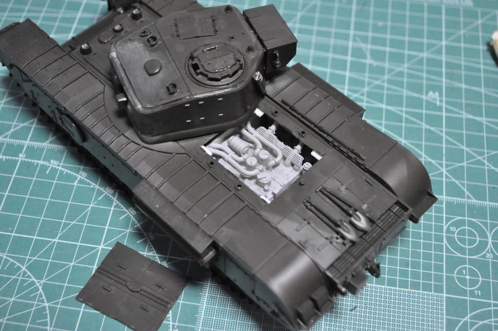 1/35スケール チャーチル エンジン キット