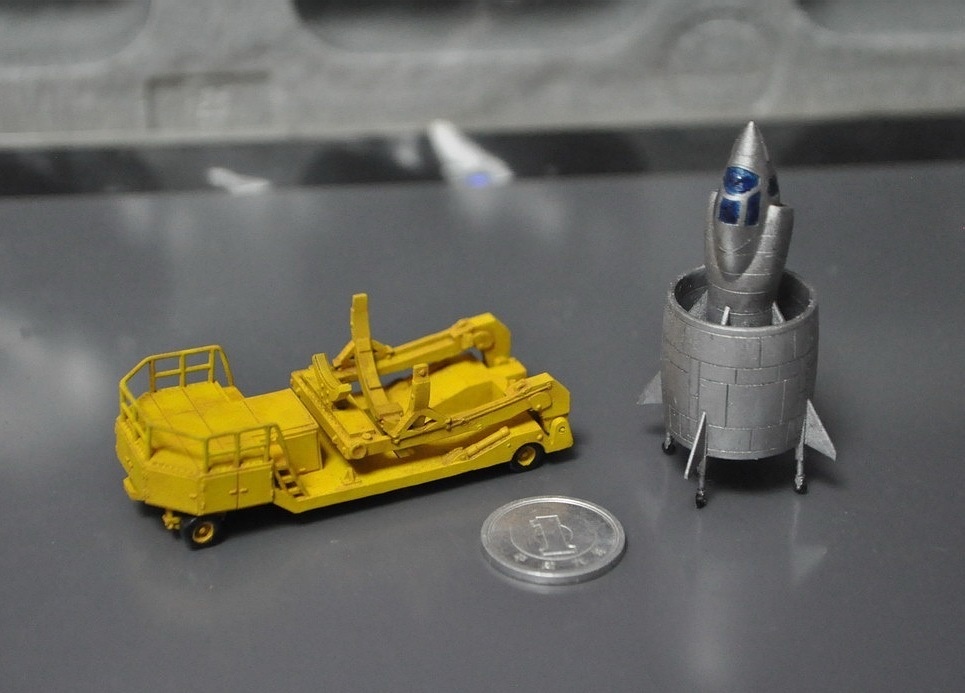 1/144スケール 「C450 コレオプテール VTOL実験機」と「運搬トレーラー」