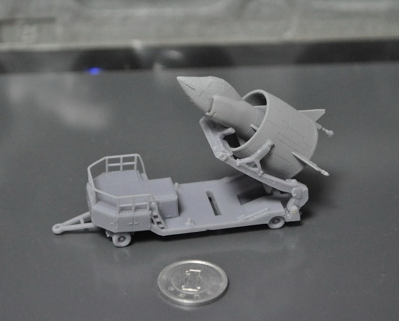 1/144スケール 「C450 コレオプテール VTOL実験機」と「運搬トレーラー」