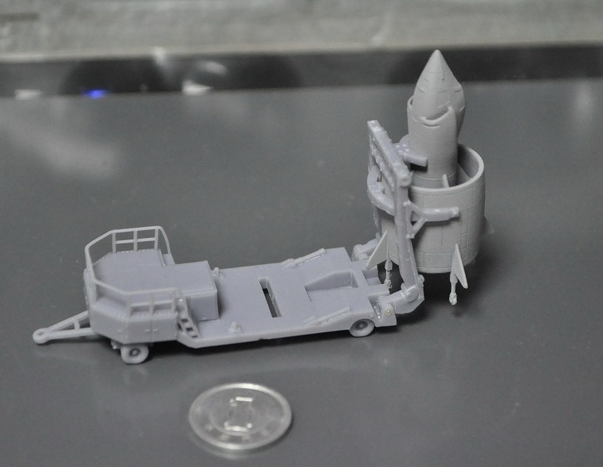 1/144スケール 「C450 コレオプテール VTOL実験機」と「運搬トレーラー」