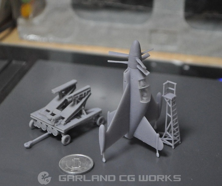 1/144スケール「XFY-1ポゴVTOL実験機」と「運搬トレーラー」セット