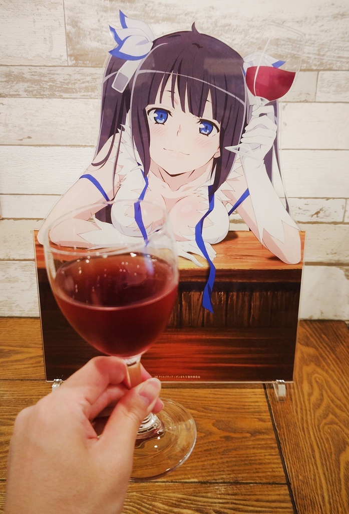 ヘスティアとの酒場でのデート気分が味わえるA3アクリルパネル