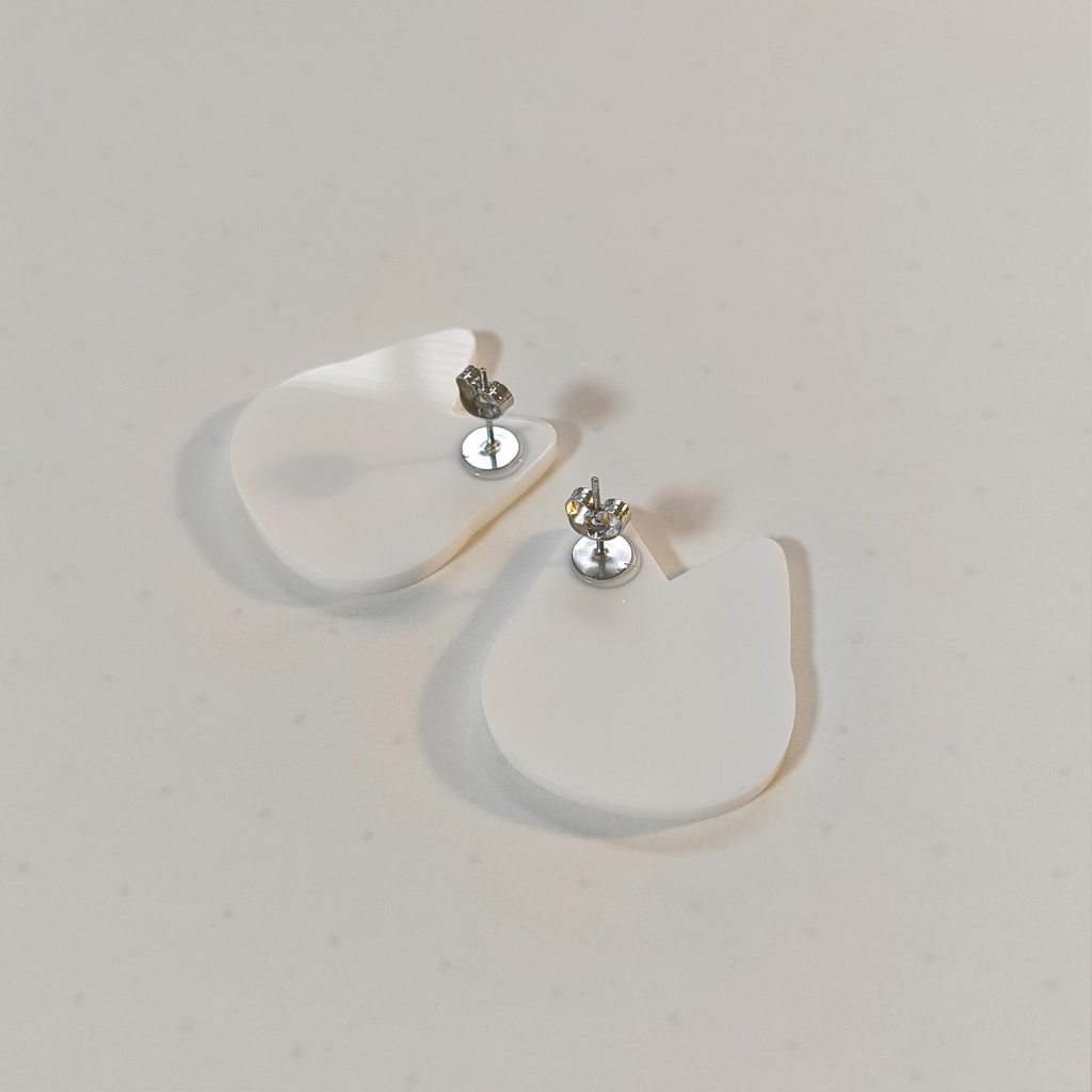 ネコちゃんピアス