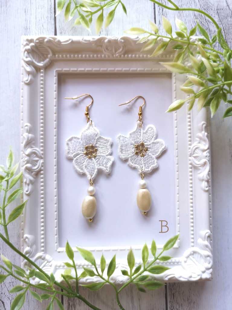 レースフラワーのピアス(ノンホールピアス変更可)