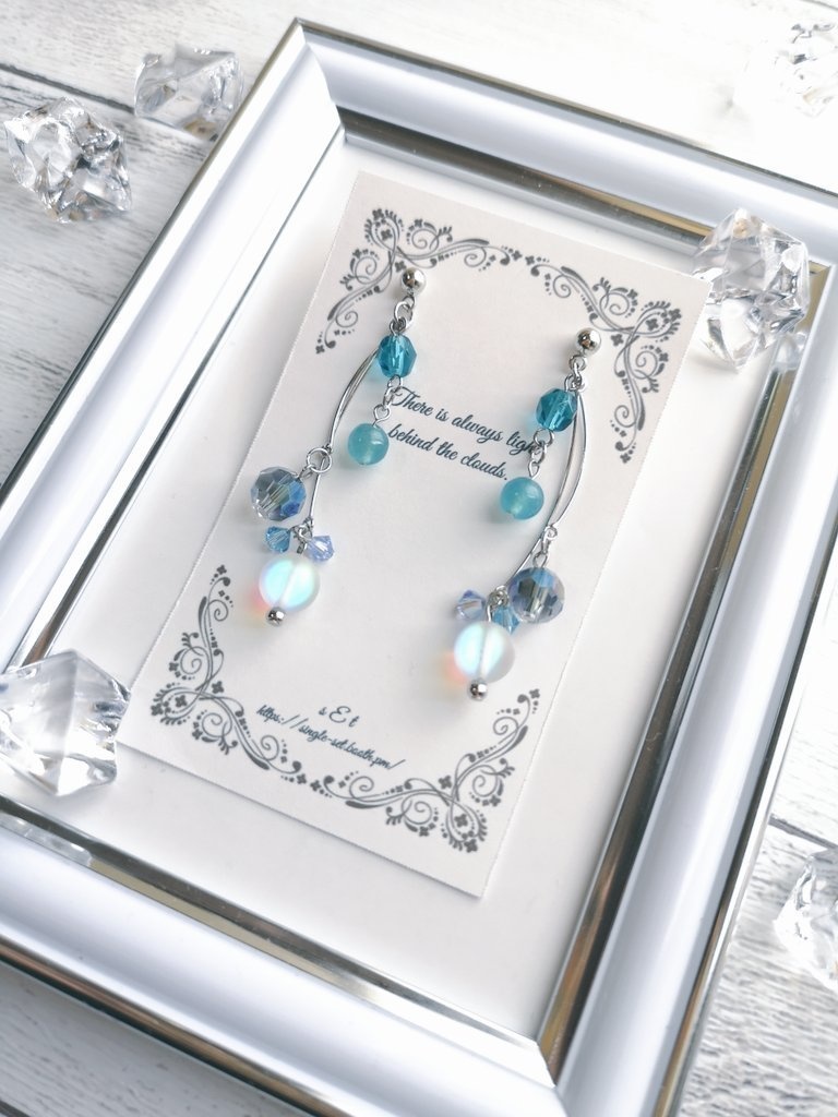 シーブルーのピアス