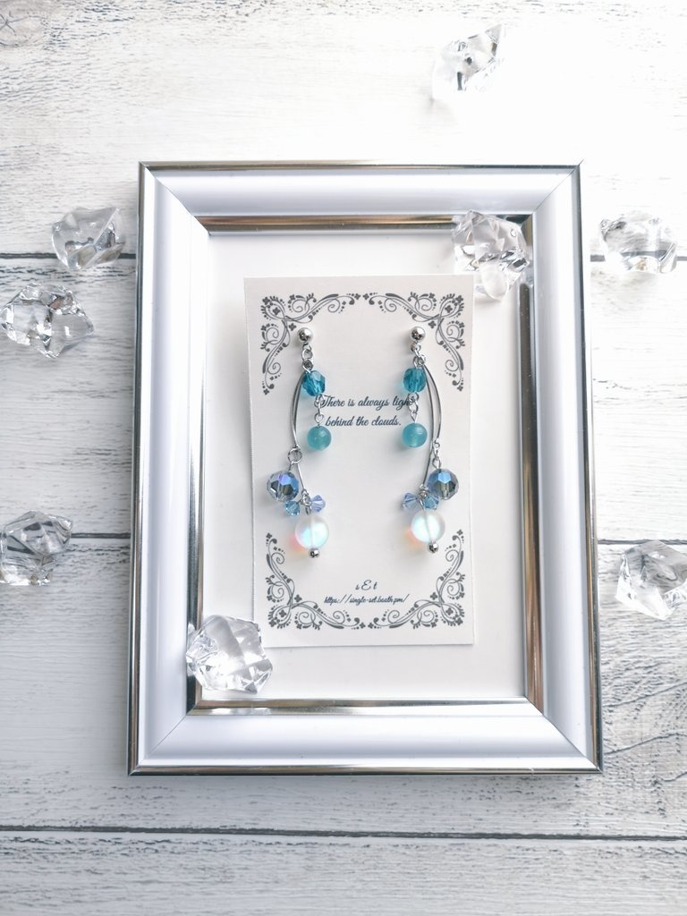 シーブルーのピアス