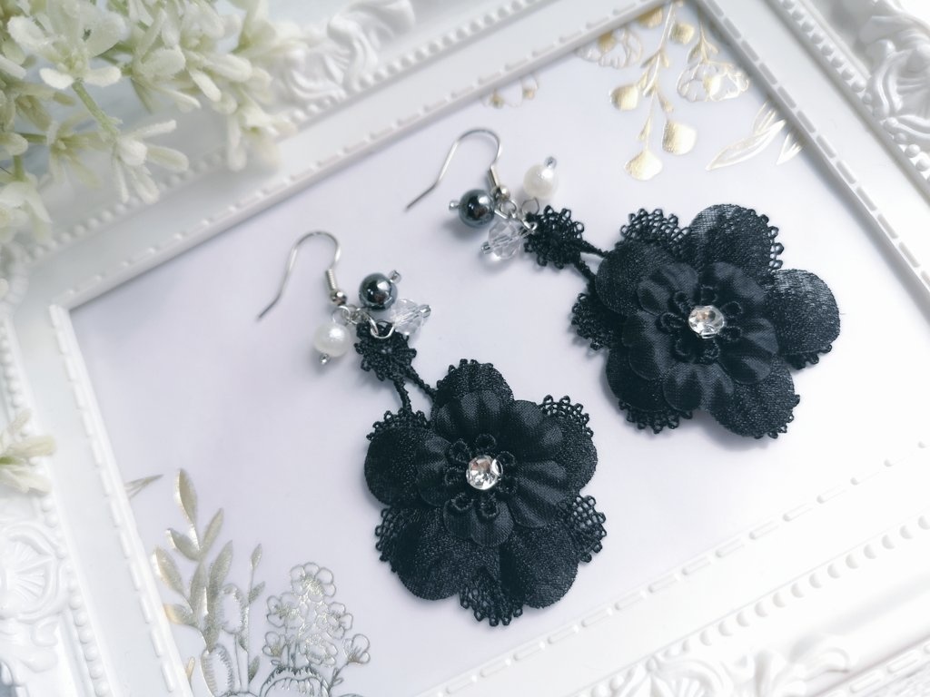 お花のレースピアス(イヤリング)