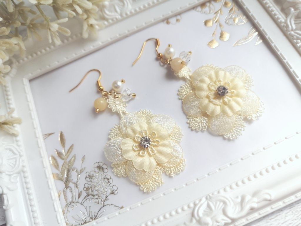 お花のレースピアス(イヤリング)