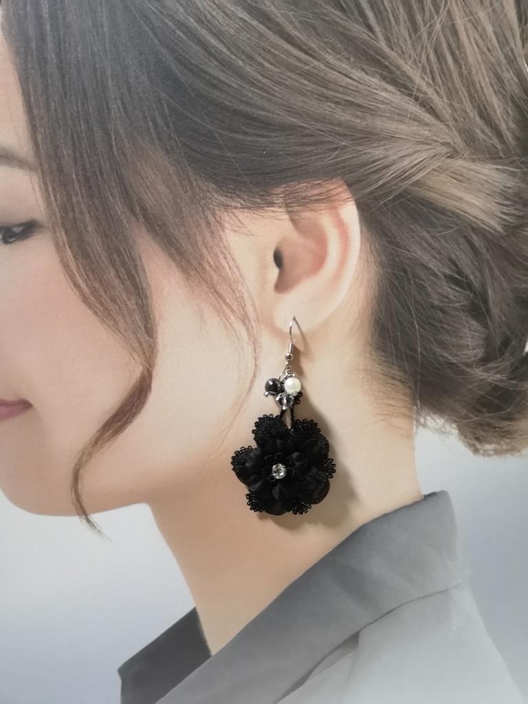 お花のレースピアス(イヤリング)