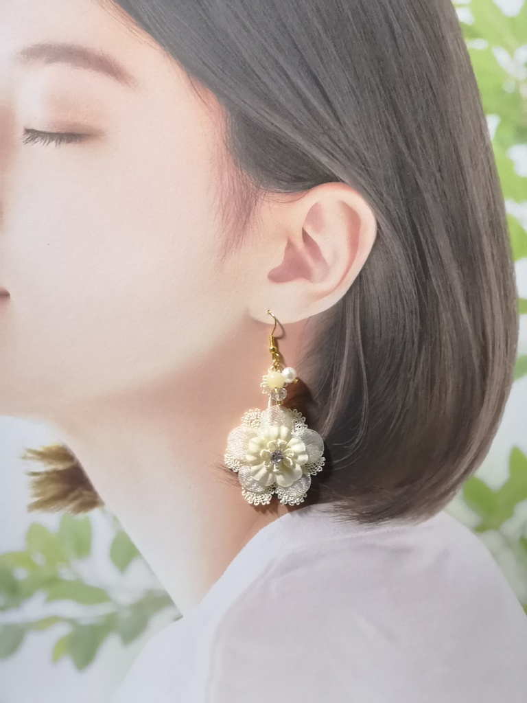 お花のレースピアス(イヤリング)