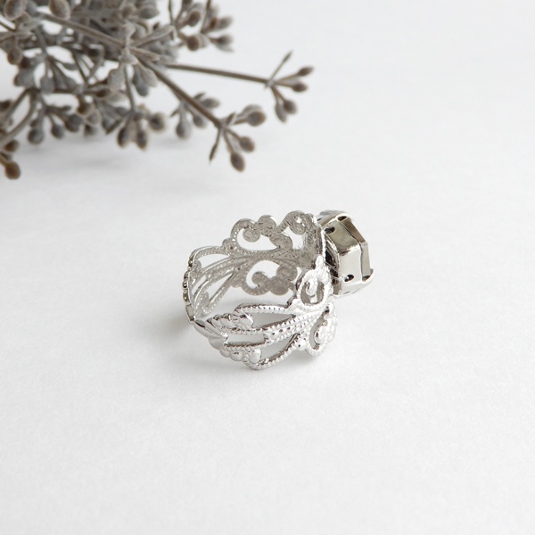 レア色 ヴィトレイルライト|トリリアント スワロフスキー使用 ゴシック調リング