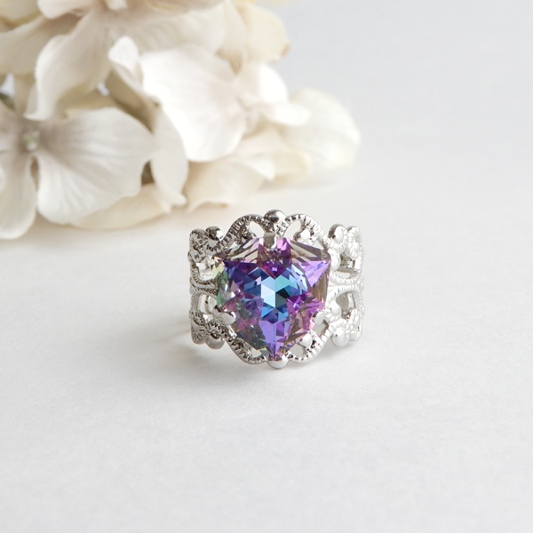 レア色 ヴィトレイルライト|トリリアント スワロフスキー使用 ゴシック調リング